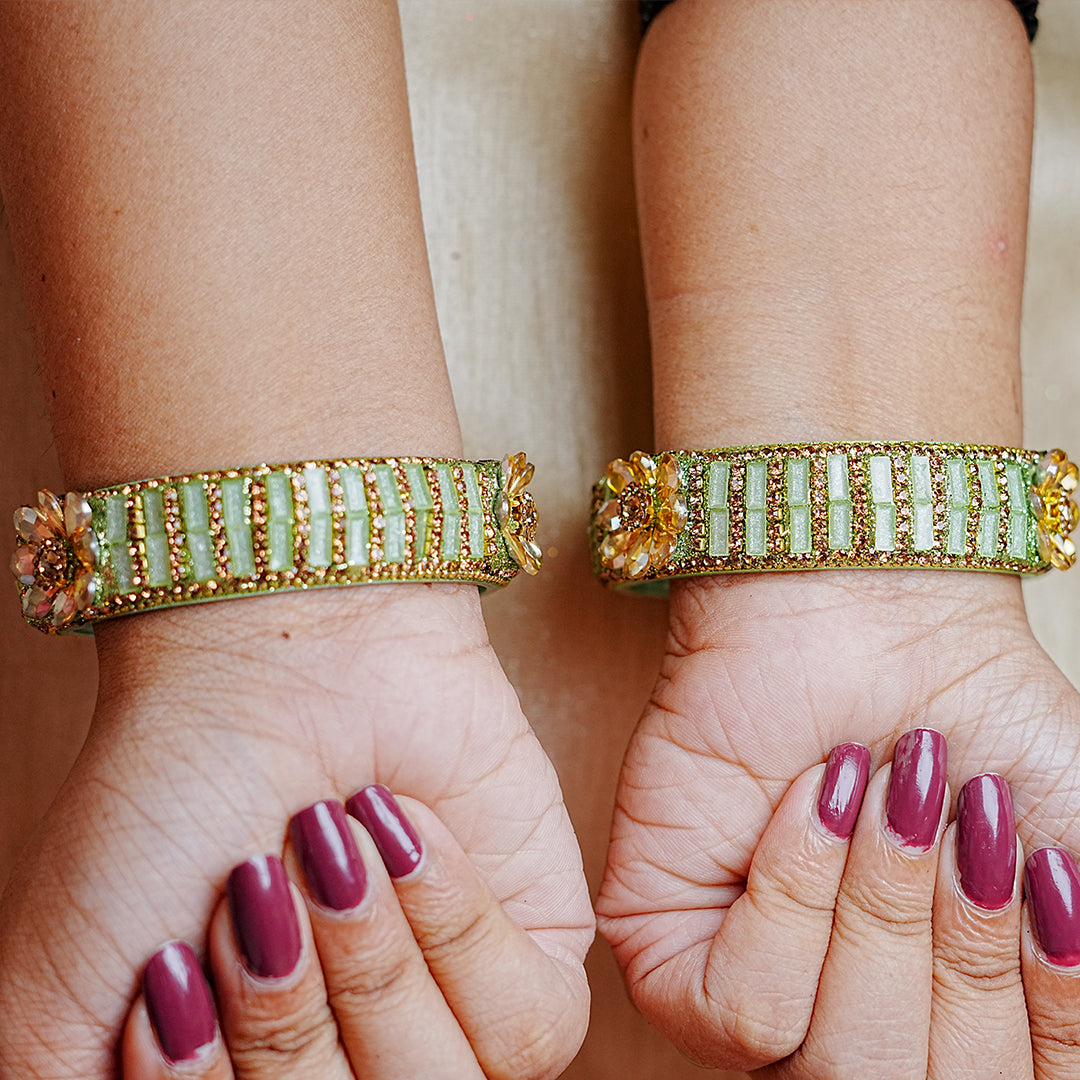 Glass Kada for Women & Girls – Elegant Flower Design (Pack of 2 kada)