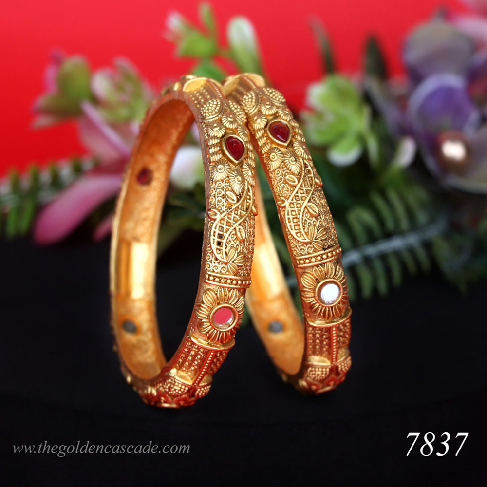 Fancy Gold Plated wtih Beautiful Design Jewelry Metal Kada / Bangles for Women & Girls / (7837)