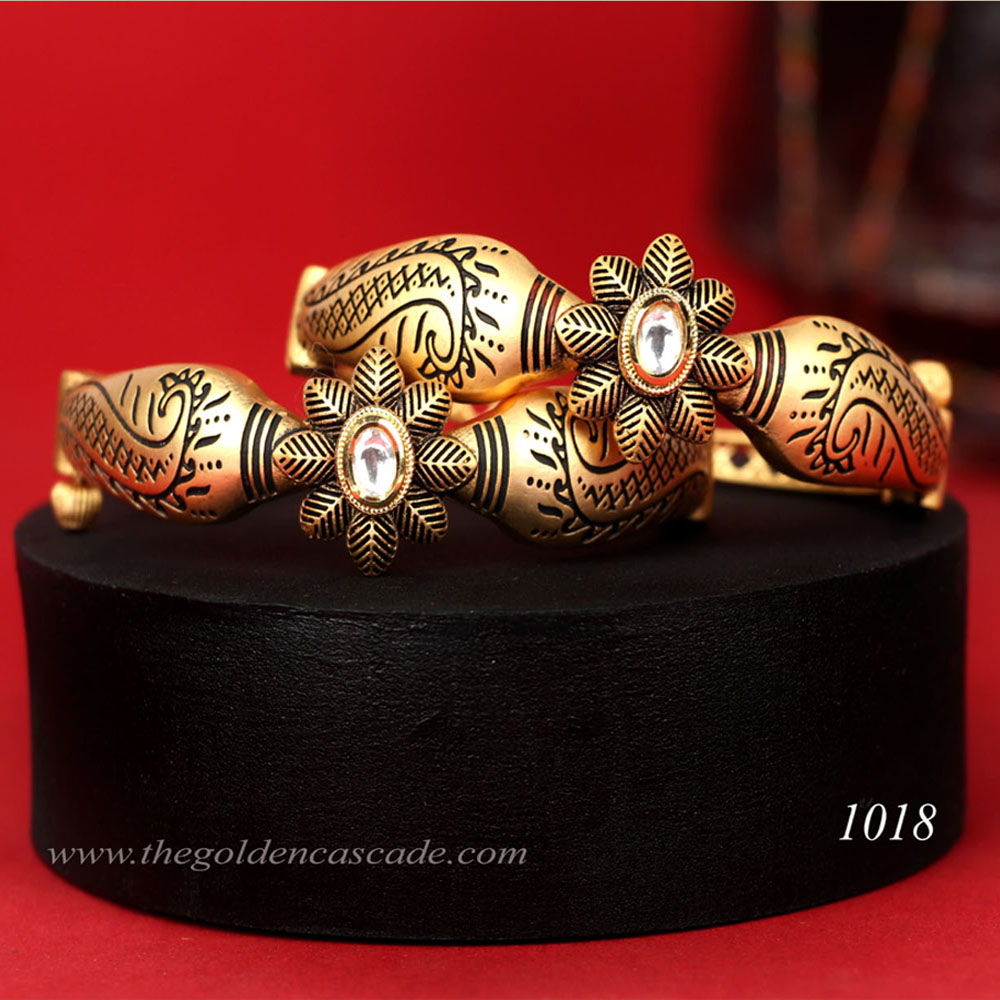 Beautiful Stylish Design Gold Plated Stone Studded Brass Metal Kada / Bracelet Jewelry for Women & Girls / (AD-1018)